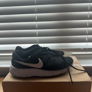 nike basic white and black sneakers